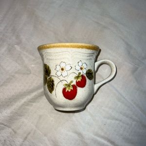 4 piece set 1970s Mikasa “Strawberry Festival” mugs